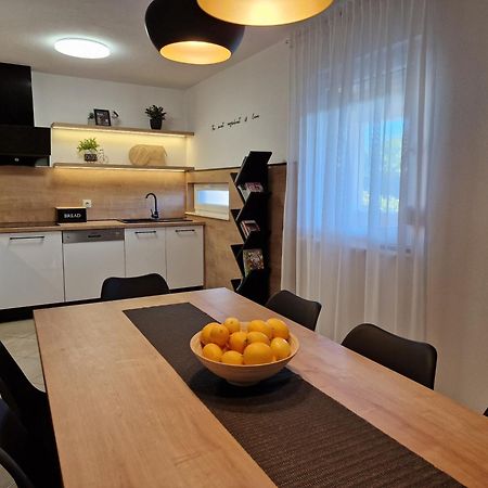 Beautiful Holiday Home "Villa Luka" Kastel Stafilic Ngoại thất bức ảnh