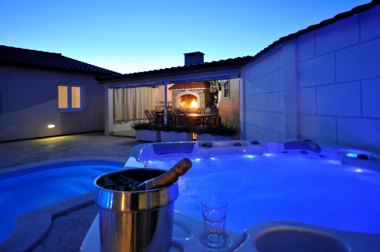 Beautiful Holiday Home "Villa Luka" Kastel Stafilic Ngoại thất bức ảnh