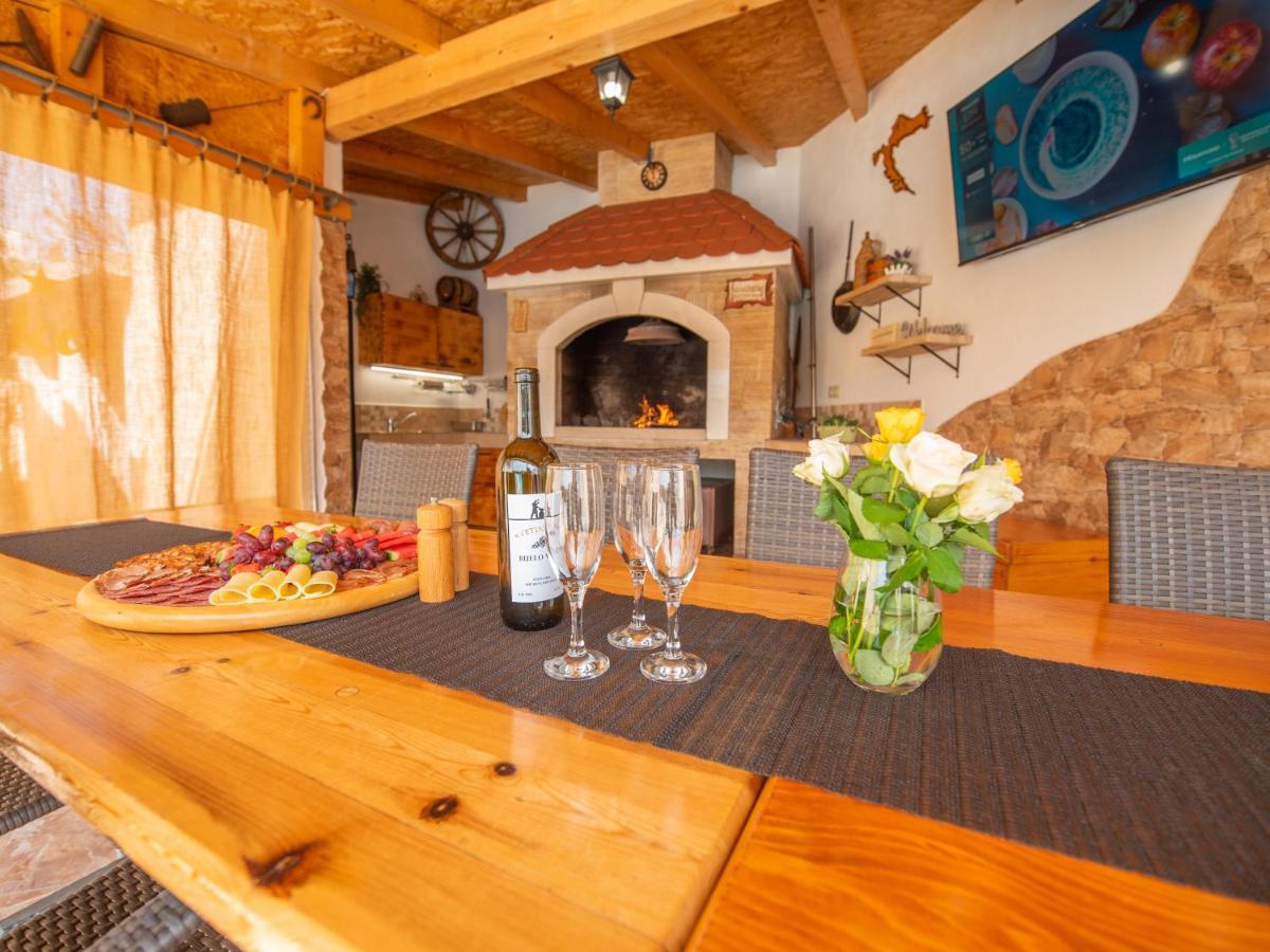 Beautiful Holiday Home "Villa Luka" Kastel Stafilic Ngoại thất bức ảnh