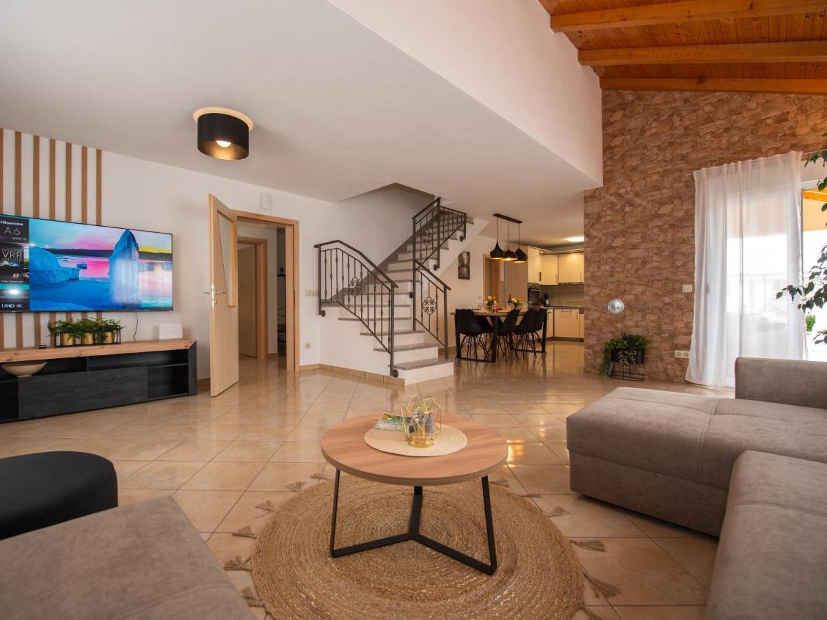 Beautiful Holiday Home "Villa Luka" Kastel Stafilic Ngoại thất bức ảnh