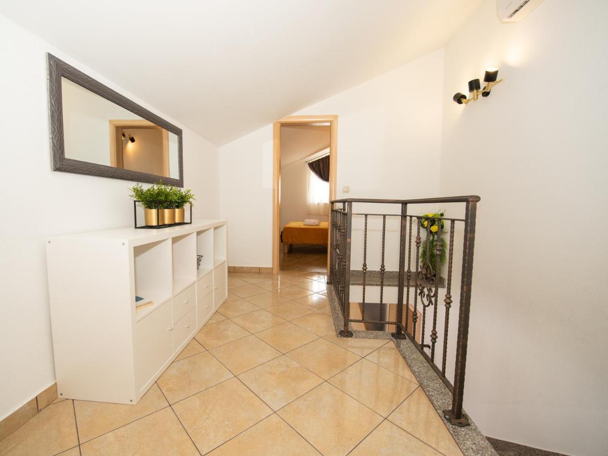Beautiful Holiday Home "Villa Luka" Kastel Stafilic Ngoại thất bức ảnh