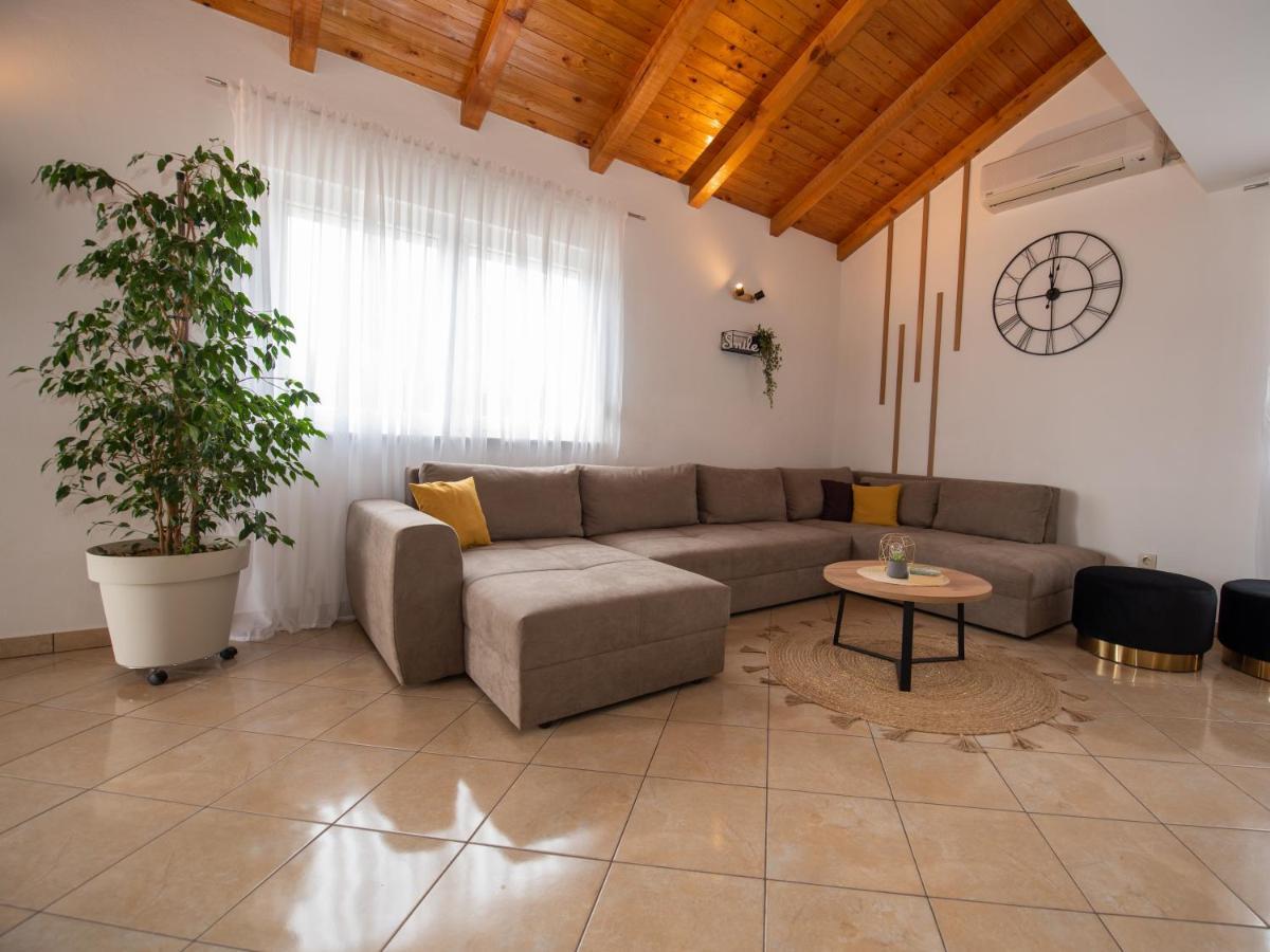 Beautiful Holiday Home "Villa Luka" Kastel Stafilic Ngoại thất bức ảnh