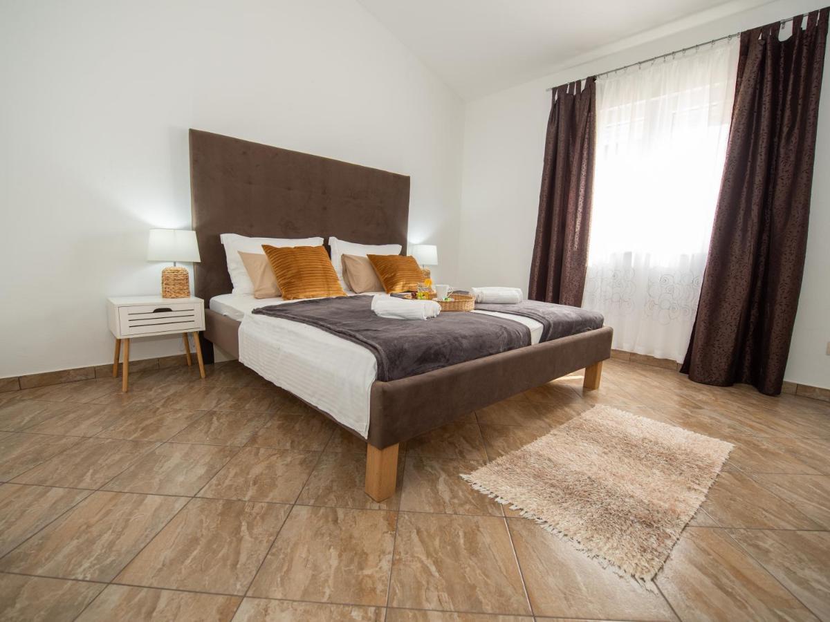Beautiful Holiday Home "Villa Luka" Kastel Stafilic Ngoại thất bức ảnh