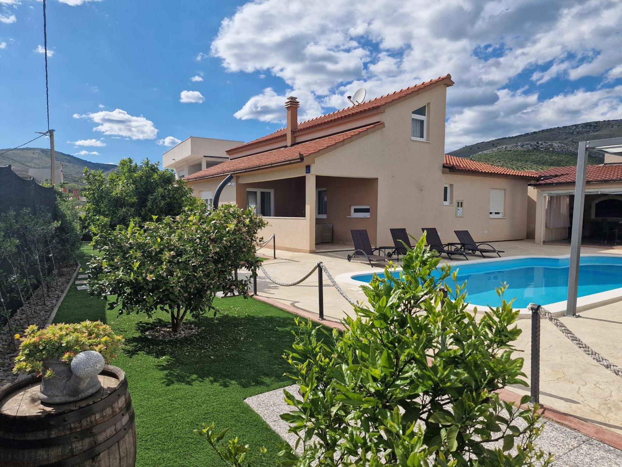 Beautiful Holiday Home "Villa Luka" Kastel Stafilic Ngoại thất bức ảnh